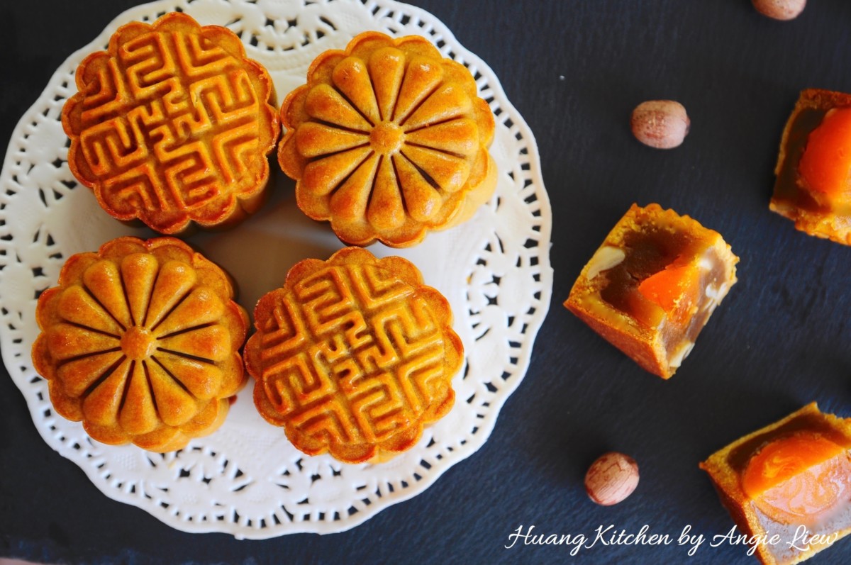 MOONCAKE