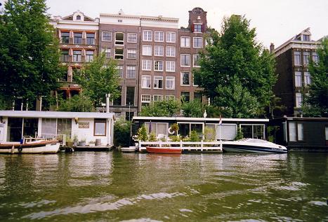 Appartements longeant les canaux d'Amsterdam       
