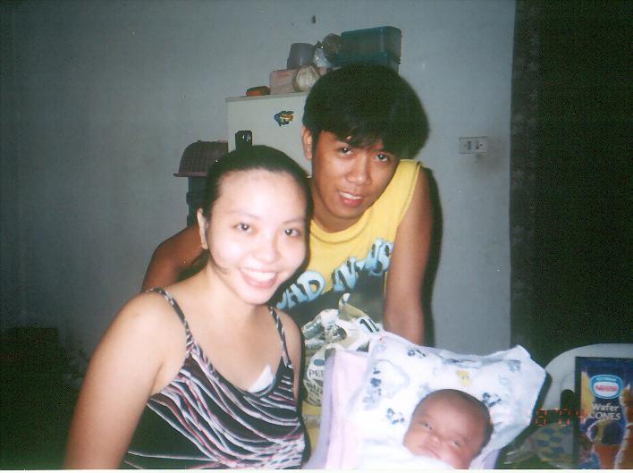 daddy ferdz, mommy khey and baby naira