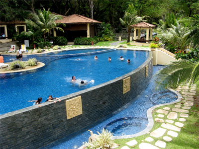 Beach to the pools of Punta Fuego in Batangas where FCFISC skaters spent some fun relaxing after the recently completed Skate Asia 2007 competition.