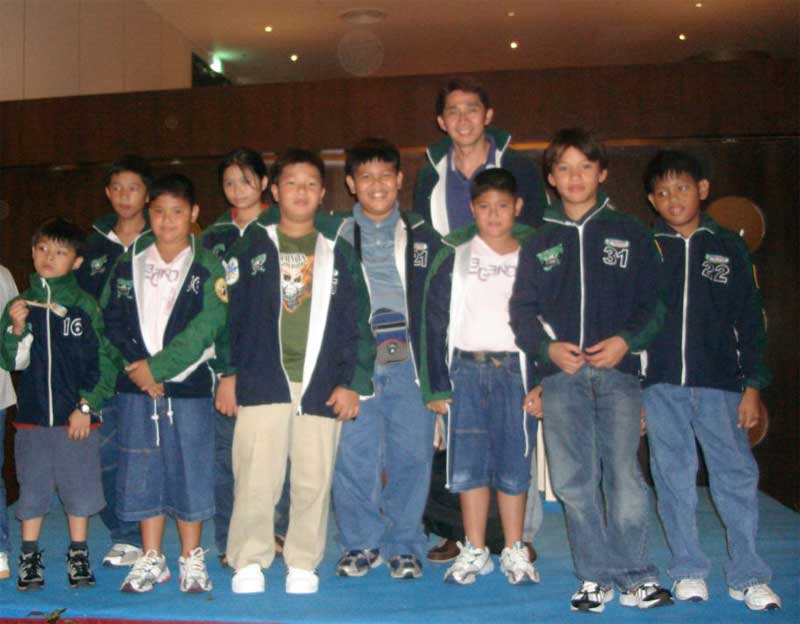 FCFISC Coach Bong with Voyager Hockey kids