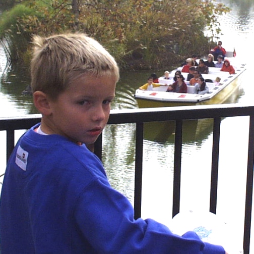 BSquirtBoat.jpg (135229 bytes)