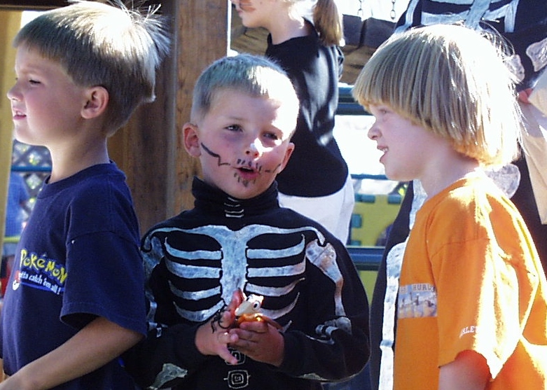 BandTucker.jpg (251895 bytes)