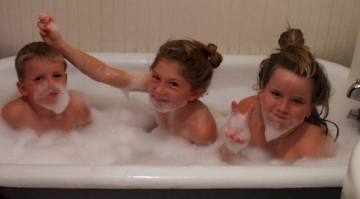 bath.jpg (8402 bytes)