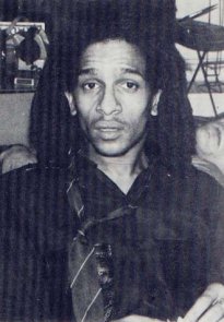 Don Letts spinnin' the dub! (DC Collection)