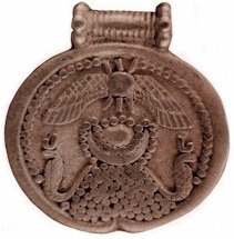 Colgante fenicio con símbolos astrales