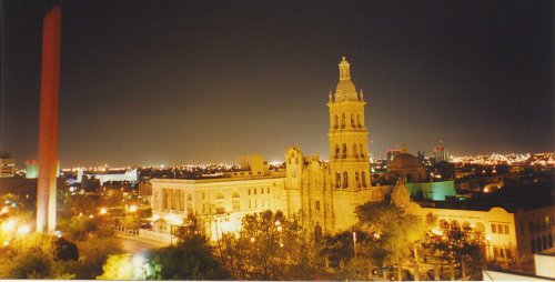 El Faro de Comercio y la Catedral