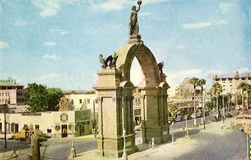 Monumento en Pino Su�rez y Madero