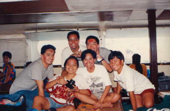boatpeople.jpg (34501 bytes)