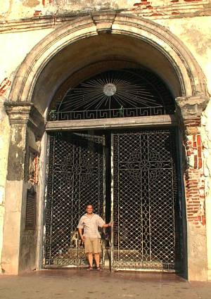 Enter ye photo by C. de Castro
