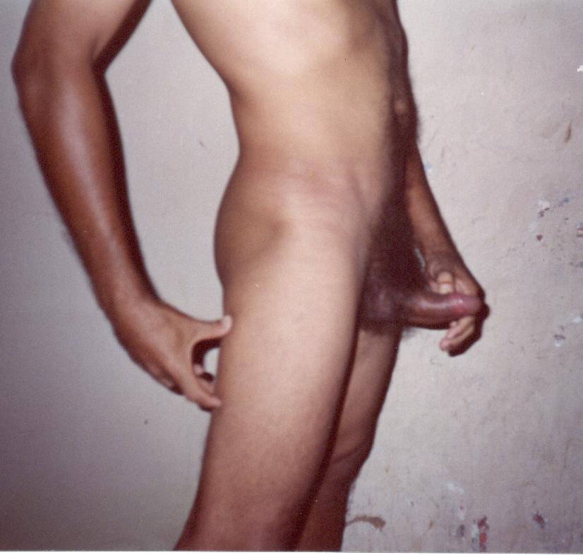Meu p�nis excitado quase explodindo de tanto tes�o.