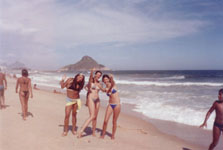 Marisa, Fernanda e Patr�cia no Recreio