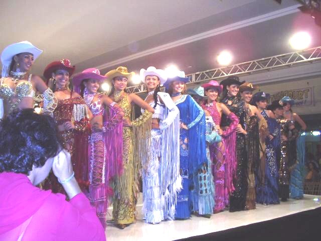 foto Garotas Rodeio 2005 da Festa do Pe�o de Boiadeiro de Guaira-SP 2005