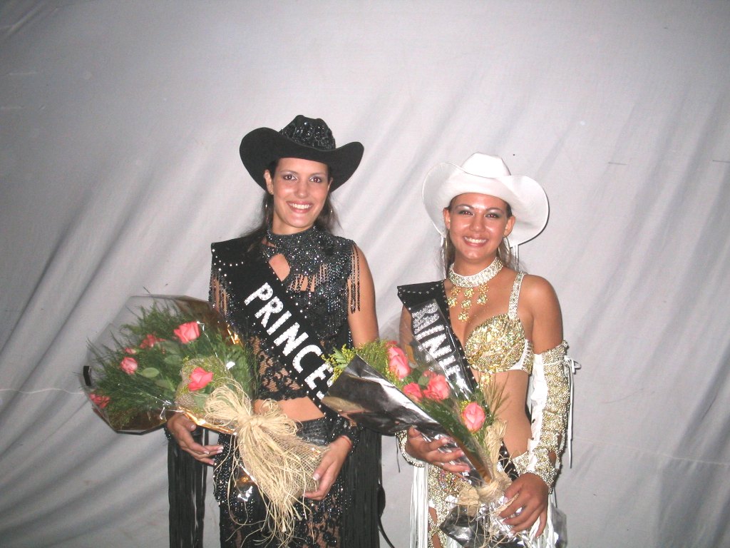 foto da Rainha e Princesa da Festa do Pe�o de Boiadeiro de Guaira-SP 2005