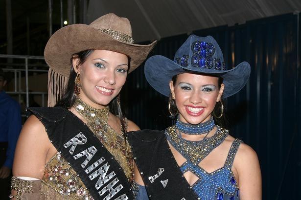 Foto da Rainha e Princesa da Festa do Pe�o de Guaira Rainha Val�ria Ferreira Morelato Princesa Maira Roberta Teixeira de Souza