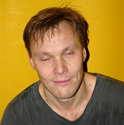 Titta, ingen tr�ja!