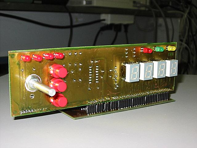 varie foto di un cronografo di precisione realizzato per un laboratorio di fisica