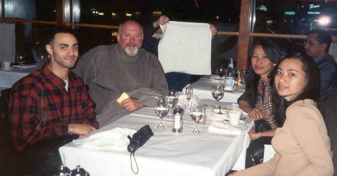 -dustin(dyanna's boyfren)-dad-ma-dyanna them havin dinner in some restaurant in portland. haha check out the person holding up the cloth at the back. haha!!