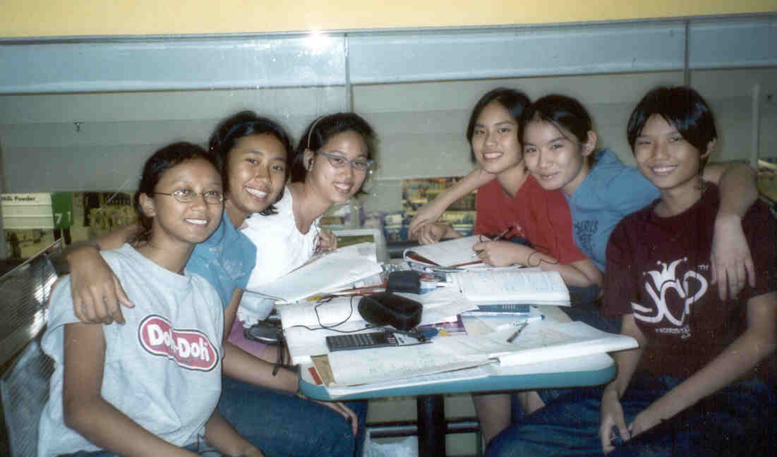 we were studying at kap. we really DID study alrite. all these smarty pants ard. :)