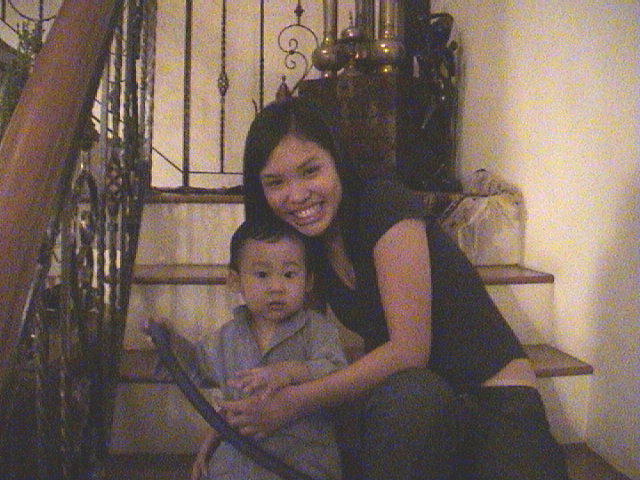 this crazy woman was chasing my poor innocent cousin, mika all ard the hse to take a photo wit him. haha. crazy woman noe this christina. haha.