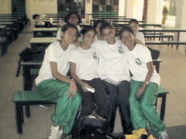 this is us.[back]-vishnu-dorcas-benita-[front]fee-andrea-nat-addne- we were gonna have trainin in skl.weights trainin. haha