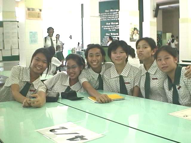 ma frens. ailing,lihui,me,dorcas,lee,christine.look at lee's face.(look like lihui's LOver)