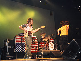 Los Rage Against the Machine tocando solidariamente por la liberaci�n de Mumia