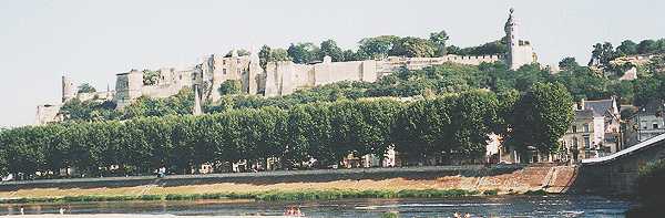 chinonvue1.jpg (23420 bytes)