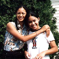 Without make-up and fancy dresses Miriam look like many Filipina beauty.  Remember this as you look at photos of my friends on EverlastingLove.com . . they really look much better than snapshots posted.