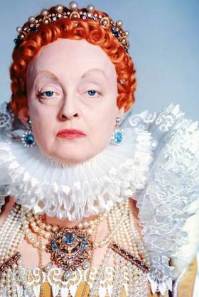 [Bette Davis als Queen Elizabeth I]