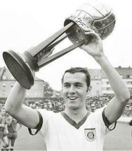 [Beckenbauer als Fu�baller des Jahres]