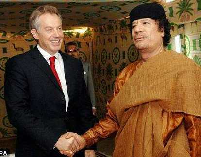 [eine Hand w�scht die andere]