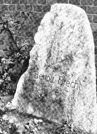 [Brechts Grabstein]