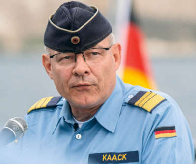 [Und noch einer mit Schiffchen...]