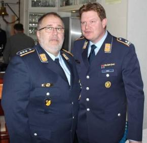 [Hauptmann und Oberstleutnant der bunten Luftikuswaffe]