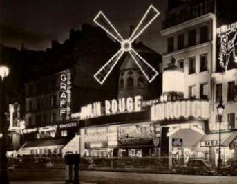 [Die rote Mühle bei Nacht]