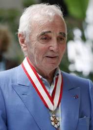 [Aznavour mit Kanada-Orden]