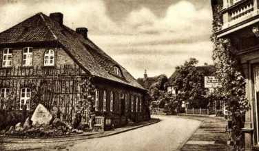 [Carl Peters' Geburtshaus, ehemals Pfarrhaus von Neuhaus a. d. Elbe (links)]