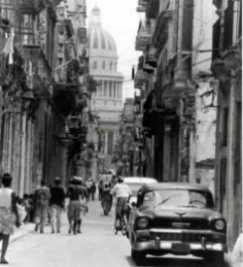 [Innenstadt-Idyll mit alten Autos - im Hintergrund das Capitol]