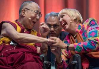 [am 19. September 2018 auf dem Parteitag der Gr�nen mit deren j�discher Vorsitzenden und Deutschenhasserin Claudia Roth]