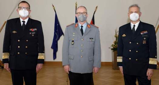 [Die höchsten Bundeswehr-Offiziere der Marine und des Heeres]