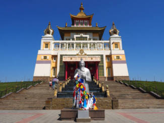 [Der Goldene Tempel in Elista/Kalmykien]