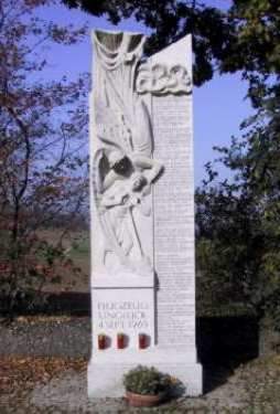 [Denkmal auf Flugzeugabsturz]