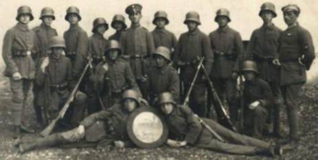 [Angeh�rige des Freikorps v. Epp]