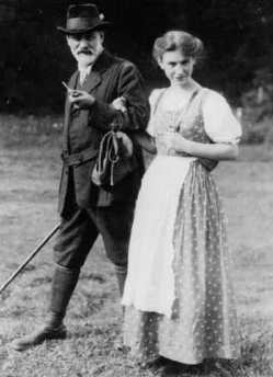 [Freud mit seiner j�ngsten Tochter Anna]