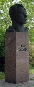 [Gagarin-Denkmal in Erfurt]