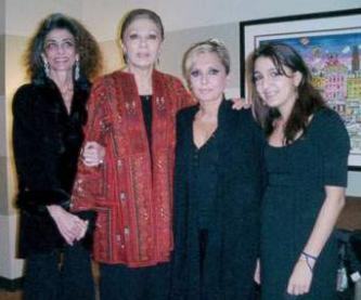 [Gougoush mit Farah Diba und ihren T�chtern]