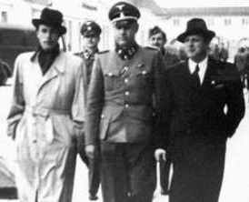 [Heesters zu Besuch in Dachau]