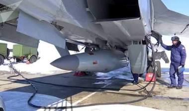 [Luf-Boden-Rakete 'Kinzhal [Dolch]' unter Trägerflugzeug]