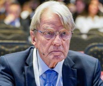 [Bernard Kouchner]